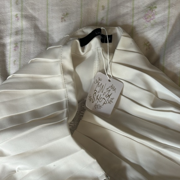 White mini skirt - Picture 2 of 5